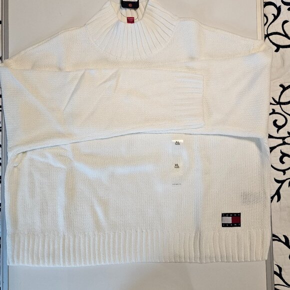 Tommy Hilfiger Sweaters - NWT Tommy Hilfiger White Sweater with Mock Turtle neck and Long Sleeves Size XL